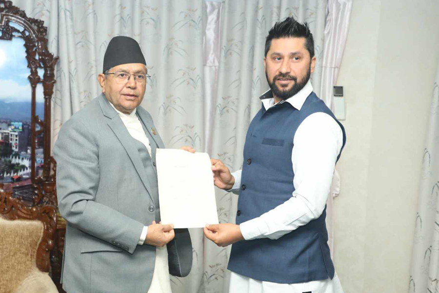 सांसद पद फुकुवा गरिदिन रवि लामिछानेले दिए सभामुखलाई निवेदन