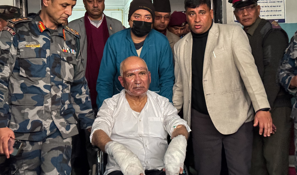 अर्थमन्त्री पौडेल डिस्चार्ज हुँदै