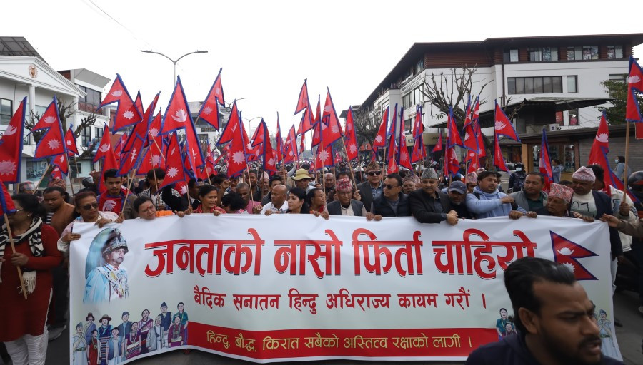 काठमाडौं आइपुगे पूर्वराजा शाह