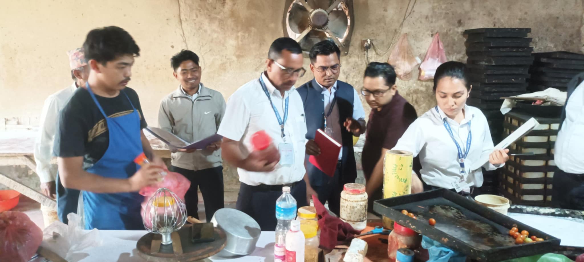 घरेलु कार्यालय रुपन्देहीद्वारा देवदह बजारमा अनुगमन, अखाद्य वस्तु बरामद गरी नष्ट