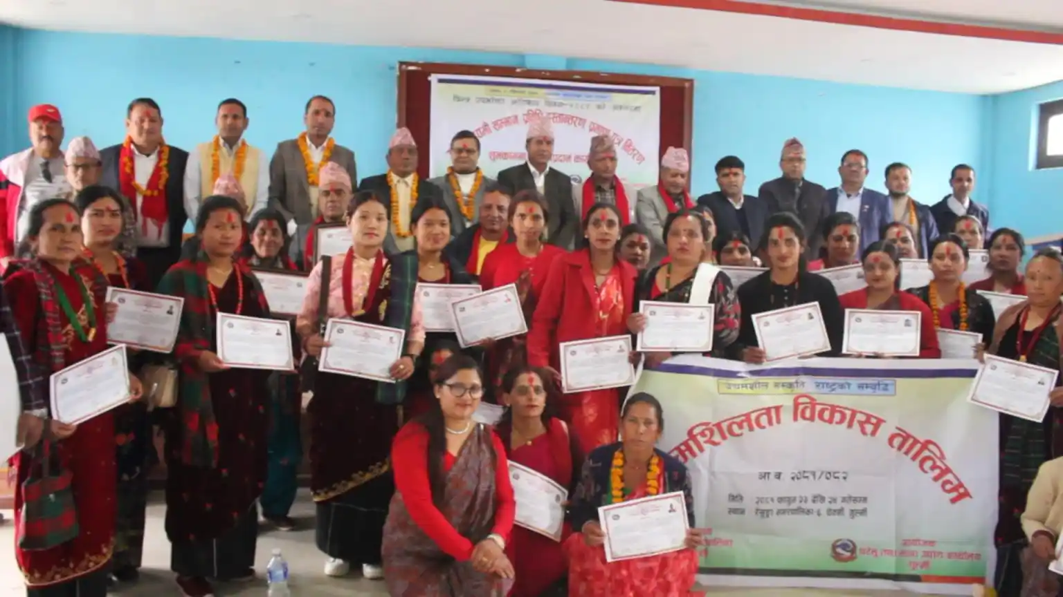 घरेलु तथा साना उद्योग कार्यालय गुल्मीद्वारा उत्कृष्ट उद्यमी सम्मानित