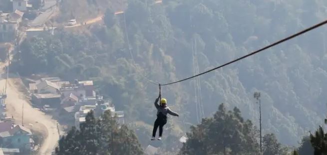 गुल्मीको छत्रकोटमा साहसिक खेल जिपलाइनमा आन्तरिक पर्यटकको आकर्षण बढ्दै