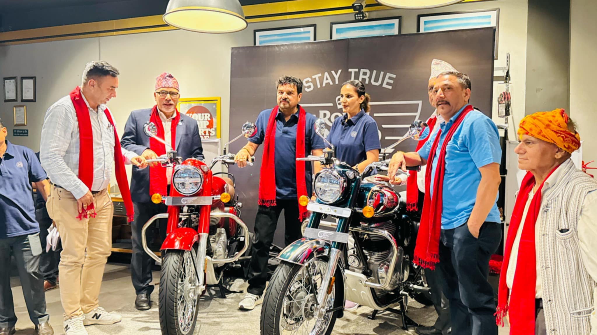 बुटवलको गैरे प्रतिष्ठानमा रोयल इन्फिल्ड क्लासिक ३५० का पाँच भेरियन्ट बाइक पाइने