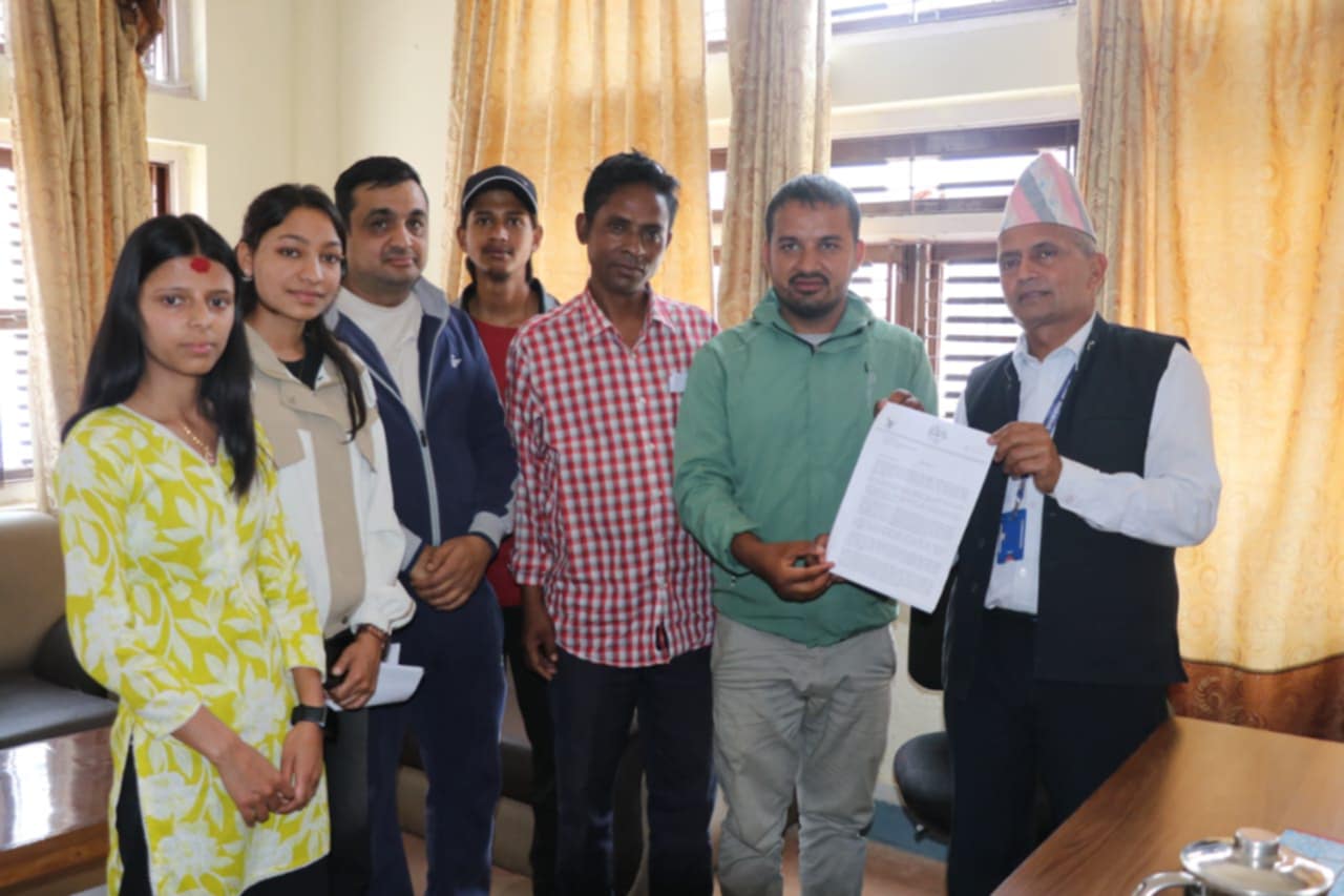 प्रेस सेन्टर गुल्मीले विभिन्न माग राख्दै बुझायो ज्ञापनपत्र
