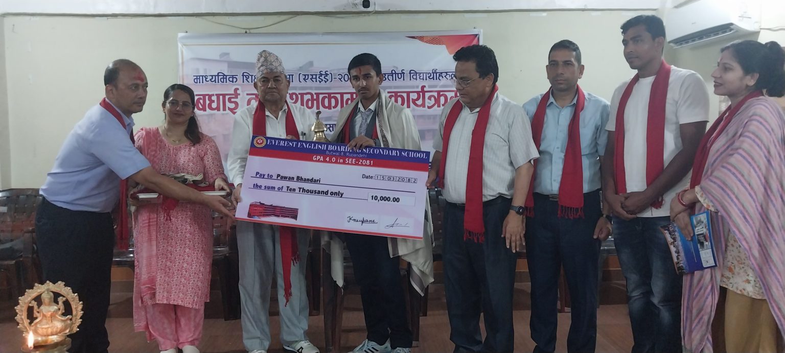 एभरेस्ट माविमा एसईई उत्तीर्ण विद्यार्थीलाई सम्मान , विद्यार्थीको चाहना अनुसार विषय छान्न प्राचार्यको सुझाव 