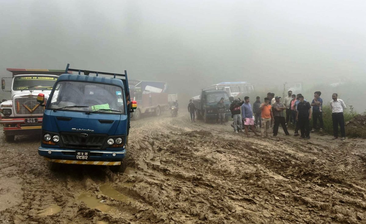 दाउन्ने सडक अवरुद्ध