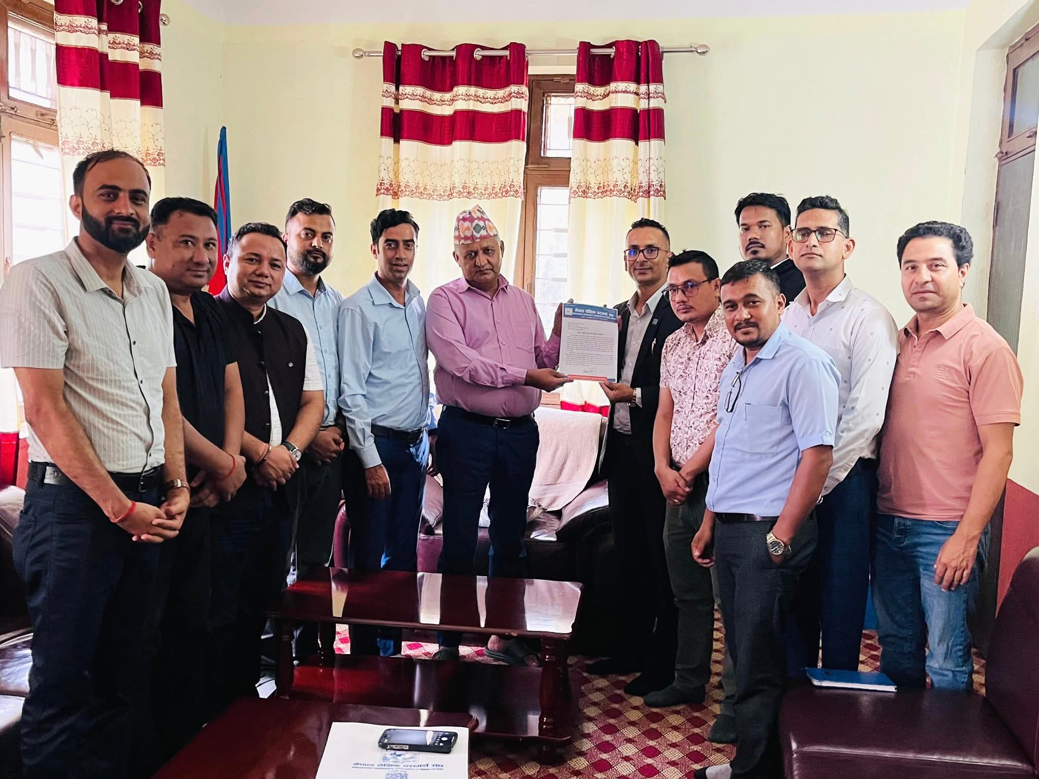 प्रदेश सरकार समक्ष शैक्षिक सेवा व्यवस्थापनको मागसहित इक्यानको ज्ञापनपत्र