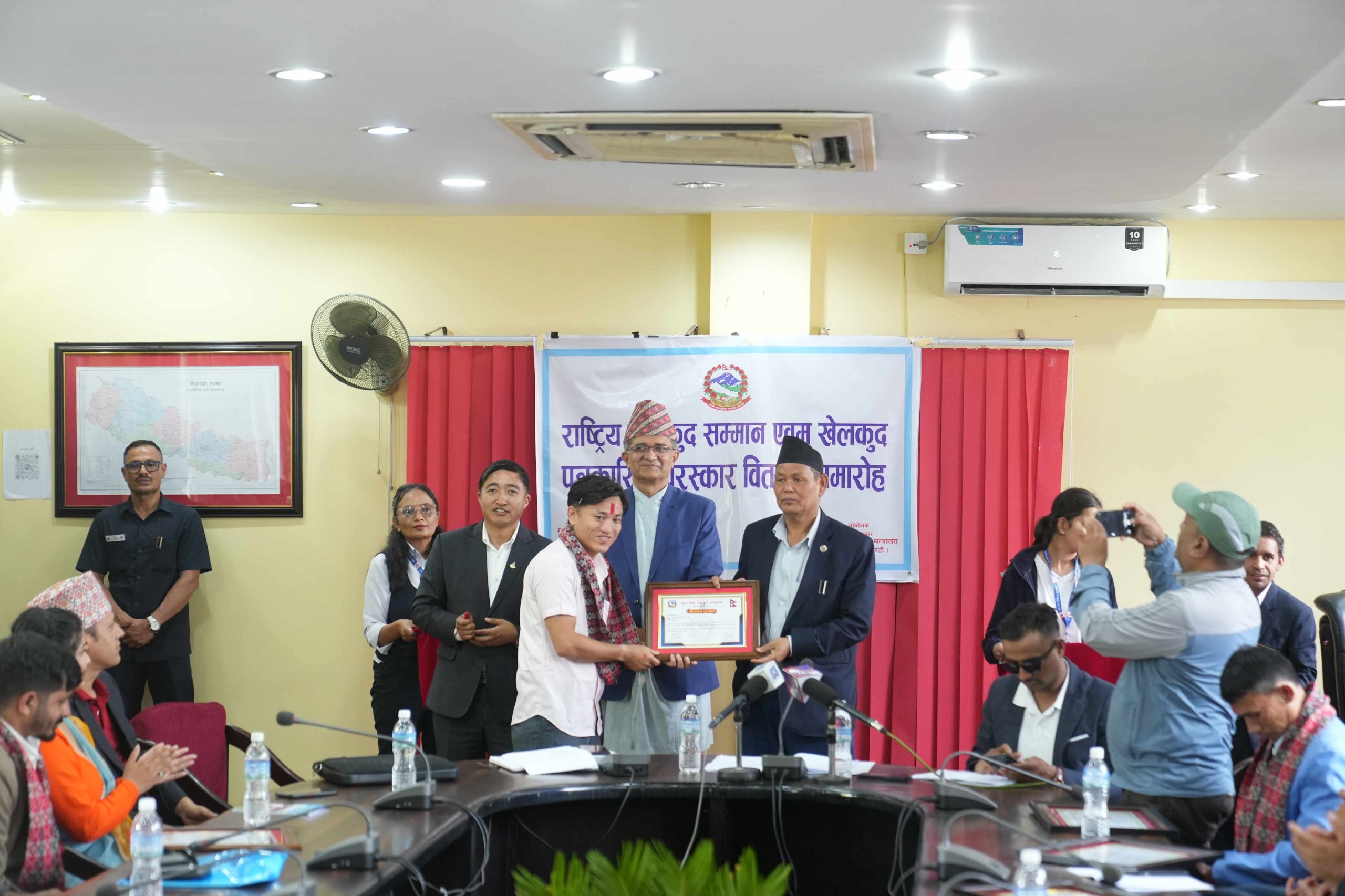 खेलकुद पत्रकारिता पुरस्कारबाट श्रेष्ठ सम्मानित