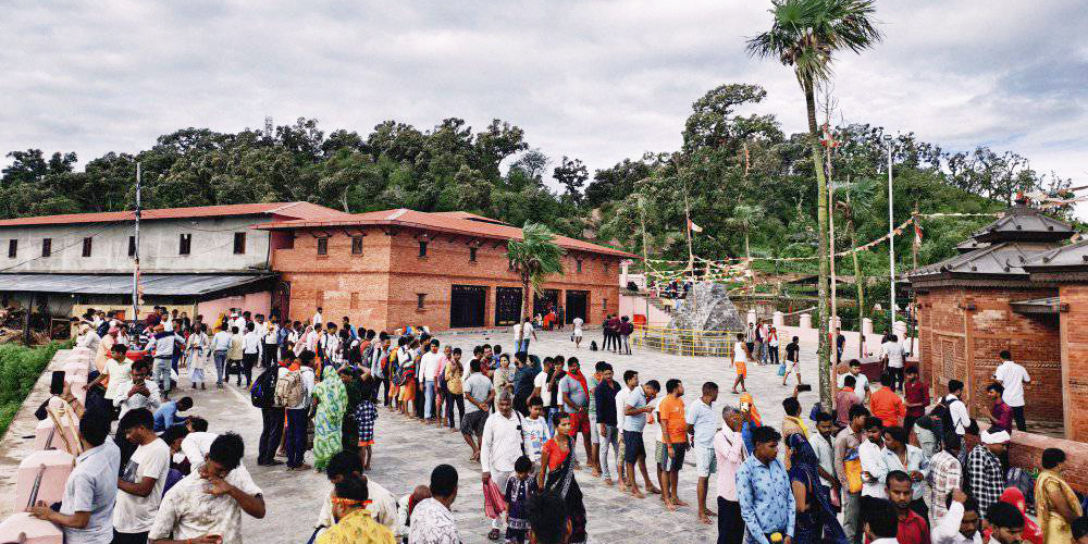 स्वर्गद्वारीमा बोलबम तीर्थालुको घुइँचो, माण्डवीको जल लिएर शिवधाममा दर्शन