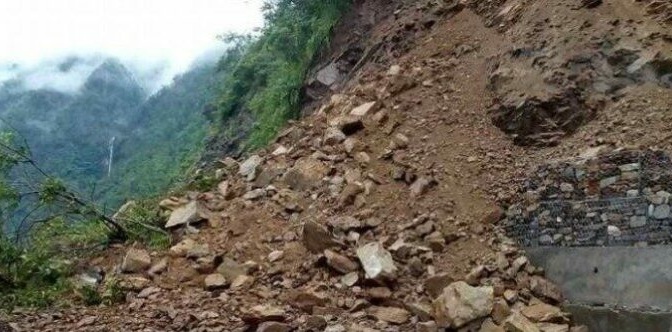 रिडी–वामीटक्सार सडक अवरुद्ध