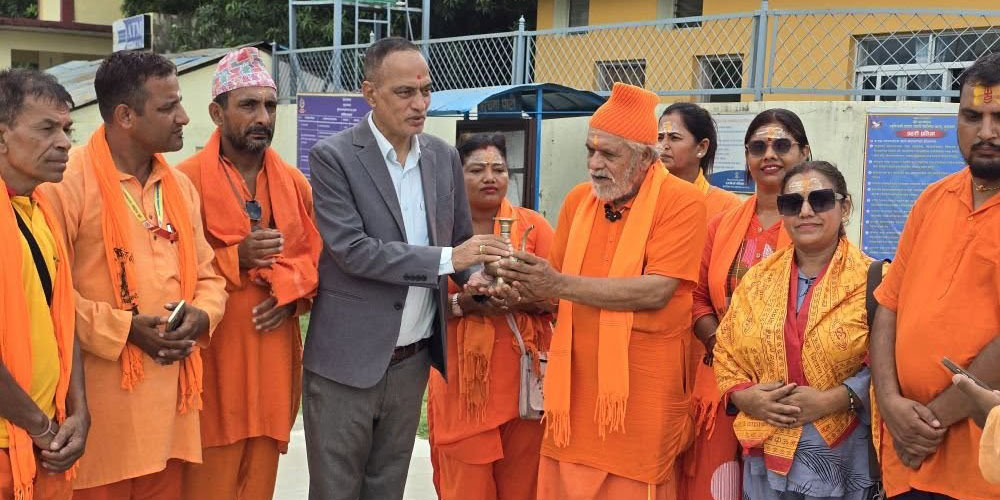 शिवभक्तको पदयात्रा र पुण्यको खोजी: पर्रोहा बोलबम धाममा चहलपहल