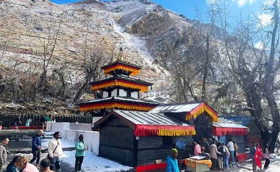 मुक्तिनाथ मन्दिरमा दर्शनार्थीको थामिनसक्नु भिड