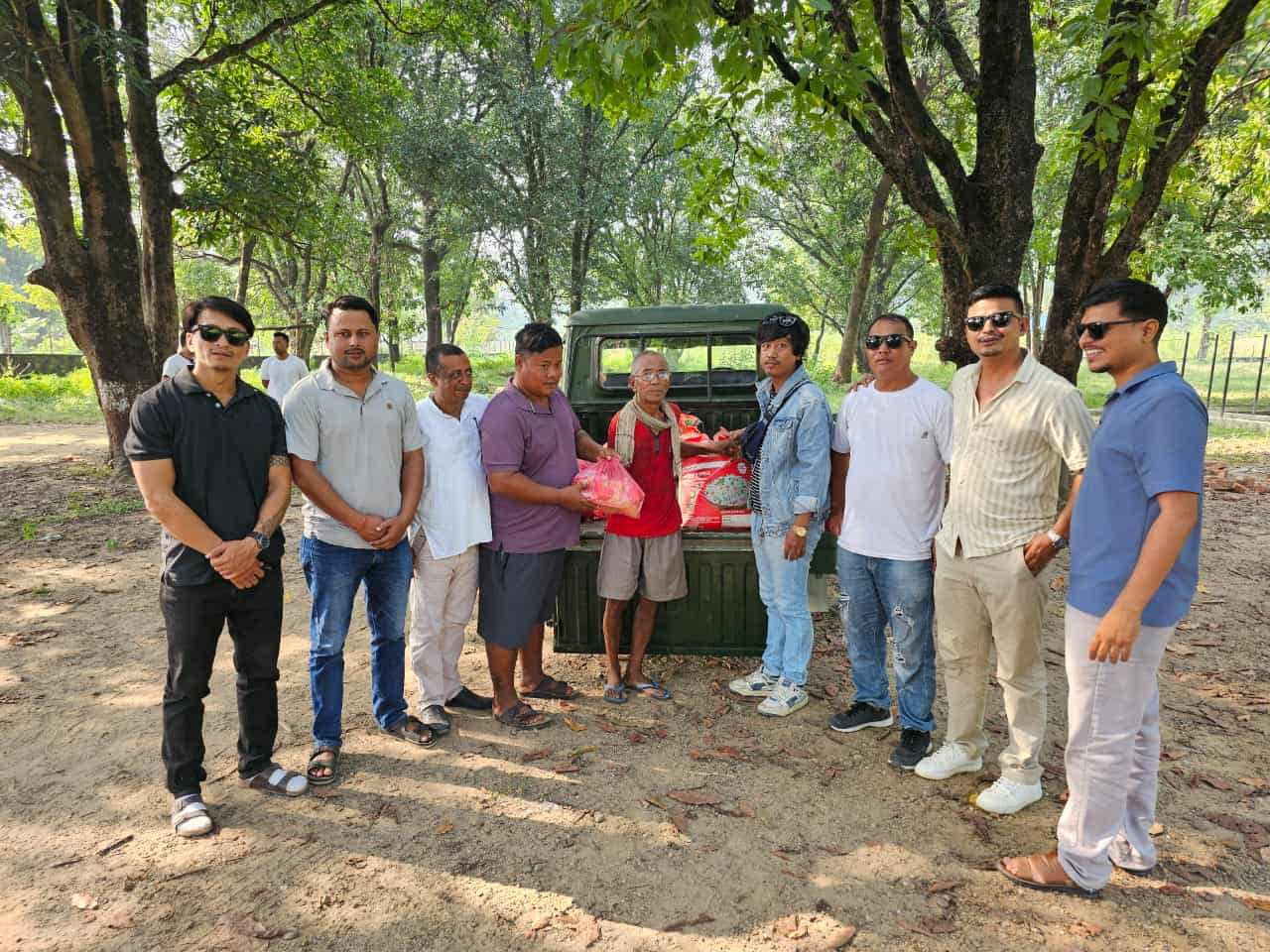 तिहारमा सैनामैनाका युवाद्वारा खाद्यान्न वितरण