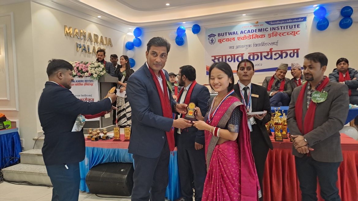 बुटवल एकेडेमिक इन्स्टिच्युटमा नवआगन्तुक एचए प्रथम वर्षका विद्यार्थीलाई स्वागत