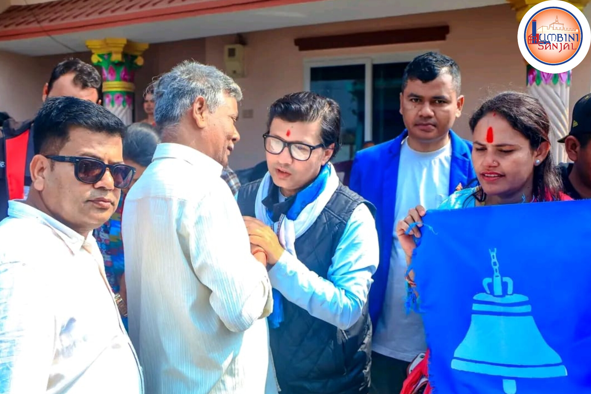 घरदैलोमा सुख-दु:ख साट्दै  लेखजंग थापा, रुपन्देही–३ मा भावुक चुनावी अभियान