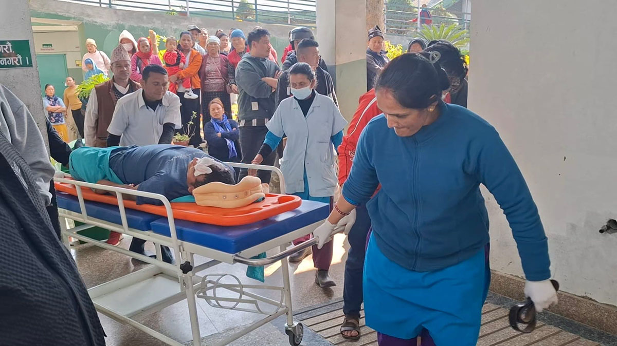 लमजुङमा जिप दुर्घटना : एकको मृत्यु, सात जना घाइते