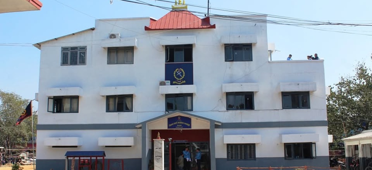 रुपन्देही प्रहरीले समात्यो ४३ लाख बढीको भेपसहित हुक्कामा प्रयोग हुने सामान