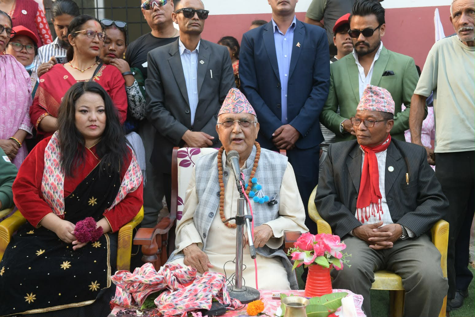 ओलीलाई मत माग्न झापा पुगिन् गायिका ज्योति मगर