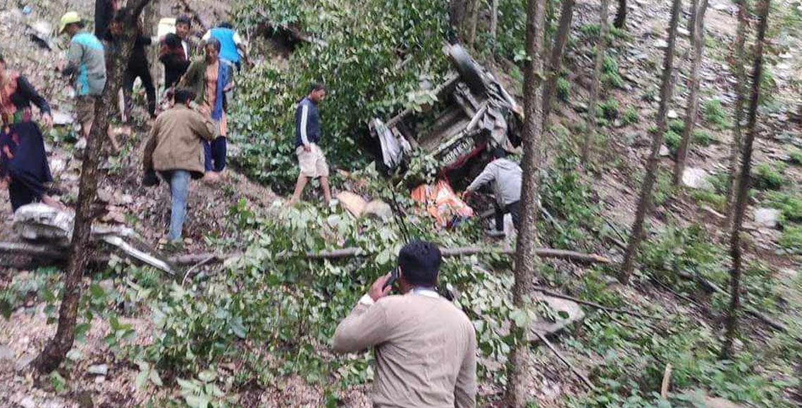 रोल्पा बोलेरो दुर्घटनामा १७ जनाको मृत्यु