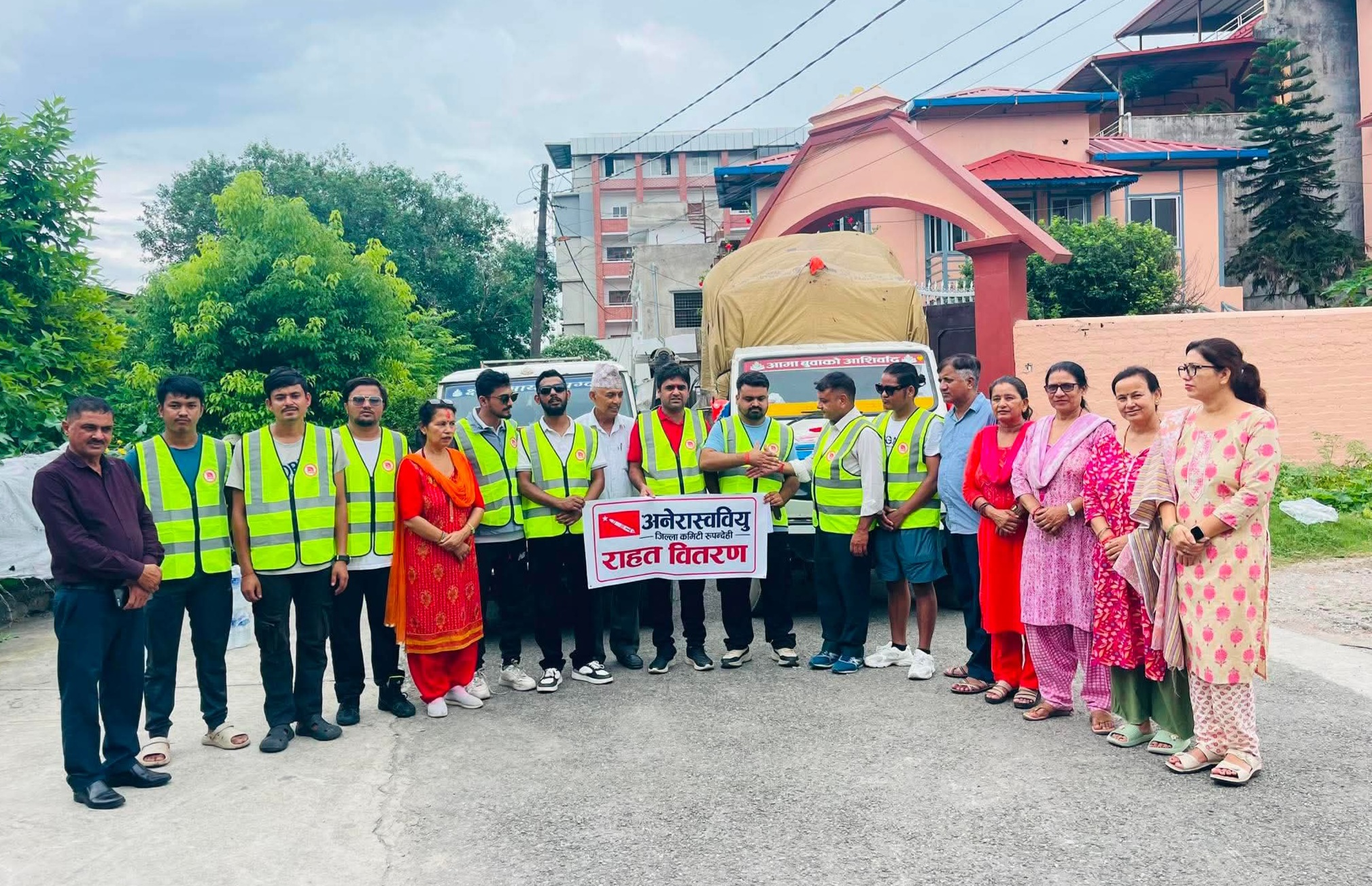 भोटेकोशी बाढीपीडितका लागि अनेरास्ववियु रुपन्देहीले गर्यो १० लाखको राहत सामग्री सहयोग